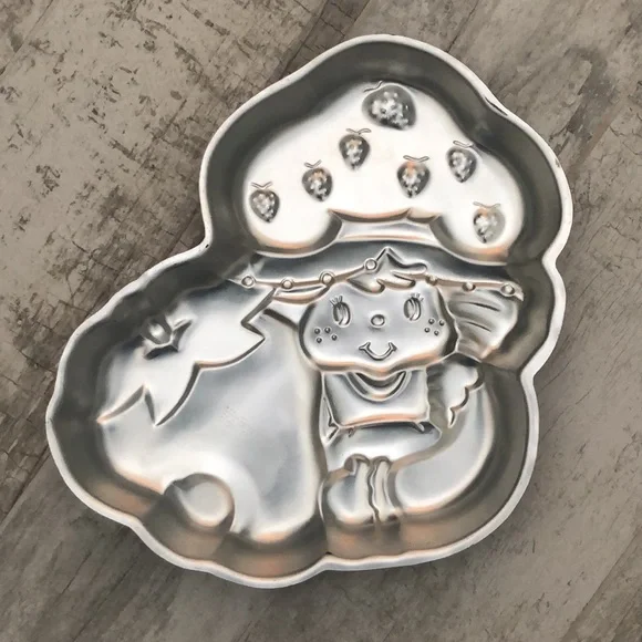 Vintage 1981 Strawberry Shortcake Cake Pan - Picture 2 of 6